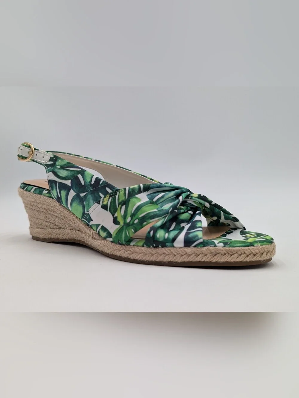 Bella Vita Size 9M Tropical Leaf Espadrille Wedge Sandals Slingback Gold Buckle